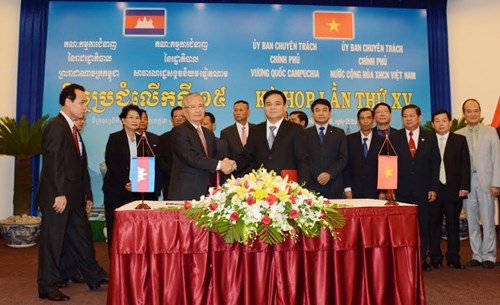 越南和柬埔寨政府专责委员会第十五次会议举行