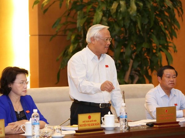 国会法律委员会审查有关政府成员结构及名额的呈文