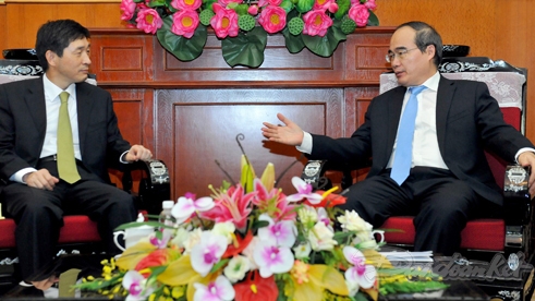 越南祖国阵线中央委员会主席阮善仁会见韩国驻越大使