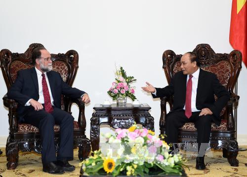 政府总理阮春福会见哈佛大学教授