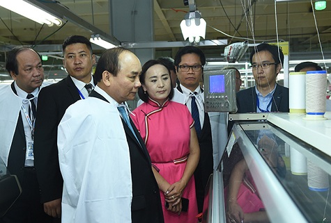 阮春福总理参观蒙古国戈壁羊绒公司