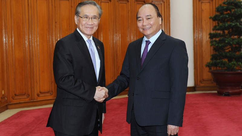 越南政府总理阮春福会见泰国外交部长外交部长敦•帕马威奈