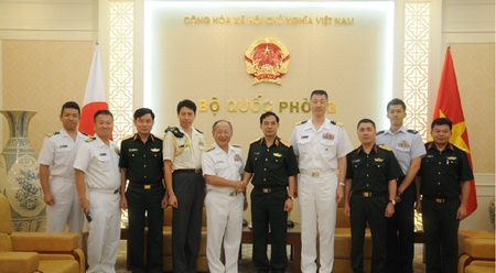 越南与日本进一步加强防务合作