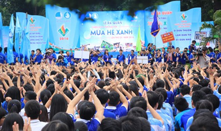 胡志明市10万多名青年志愿者参加2016年绿色夏季志愿服务活动