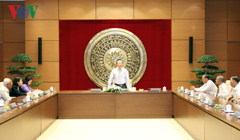 国会副主席冯国显会见茶荣省退休干部代表团