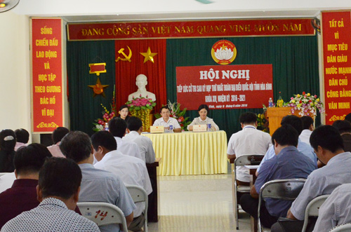 各省第十四届国会代表团接触选民