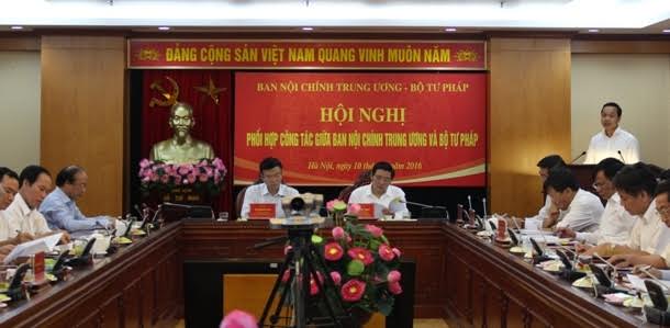 中央内政部与司法部在贪污案解决工作中加强配合