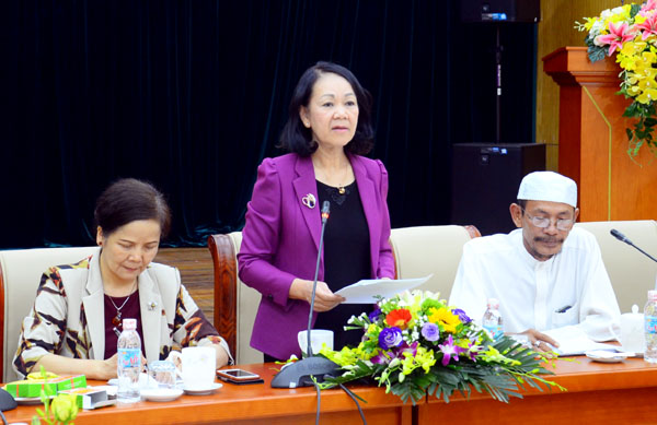 越共中央民运部部长张氏梅会见三省市伊斯兰教代表委员会代表团