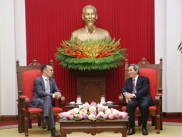 越南一向重视发展越新合作关系