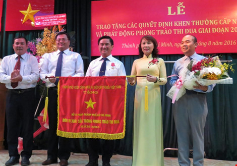 胡志明市司法厅荣膺国家主席和政府总理的多项表彰奖励
