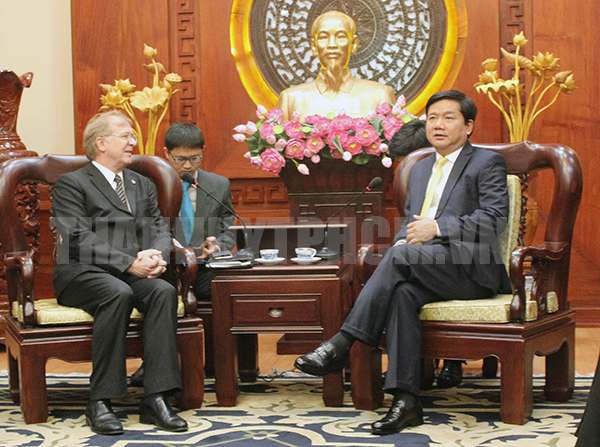 胡志明市领导会见外宾