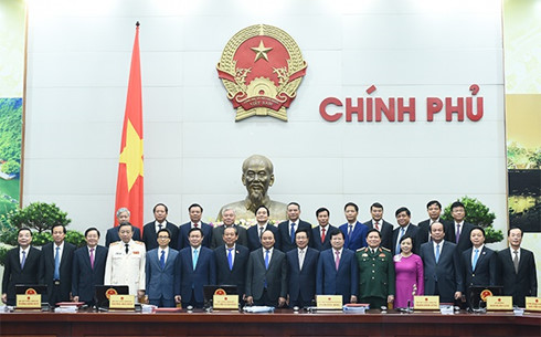 政府总理向政府新成员授予任命决定