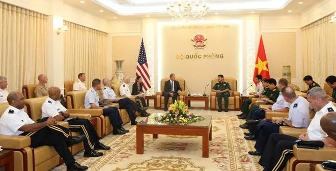 美国国防大学代表团对越南进行访问