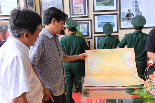 “黄沙和长沙归属越南——历史证据和法律依据”地图资料展在平定省举行