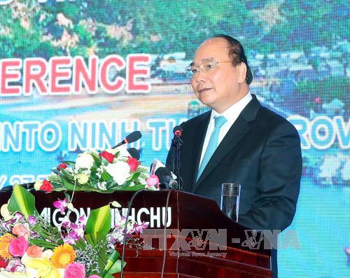 阮春福总理出席宁顺省投资促进会议为企业创造发展空间