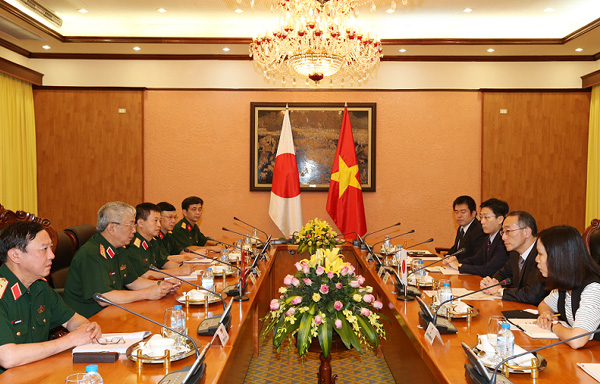 越日加强防务合作