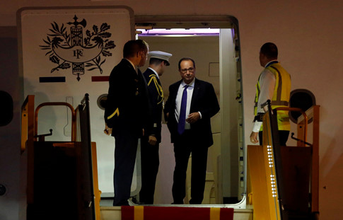 法国总统抵达了河内 开始对越南进行国事访问