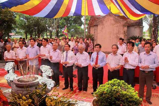 纪念越南大诗豪阮攸忌日196周年典礼在河静省举行