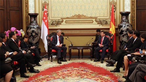 胡志明市领导会见新加坡副总理张志贤