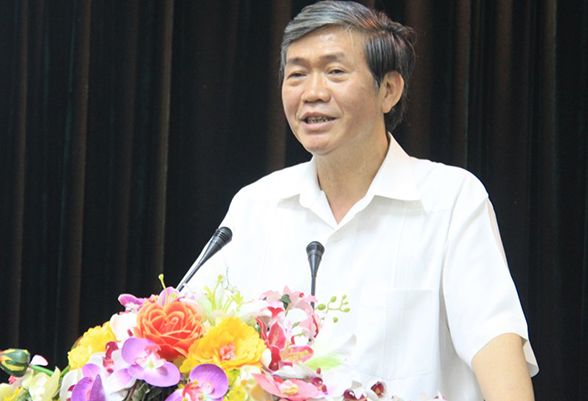 丁世兄同志担任中央理论委员会主席