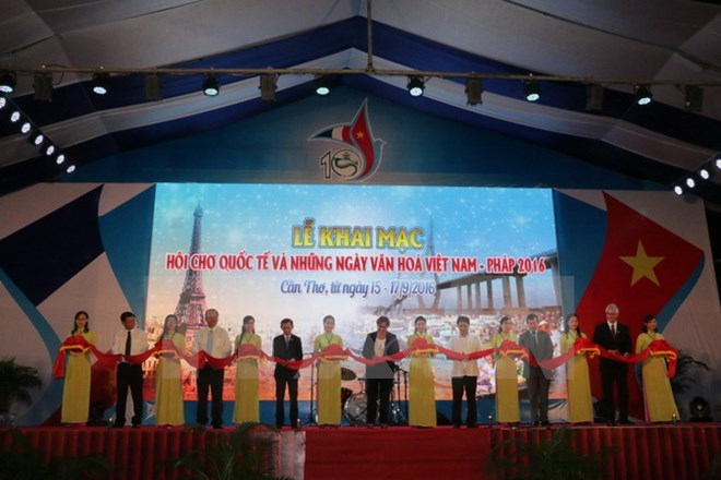 2016年越法国际展览会暨越法文化节在芹苴市举行