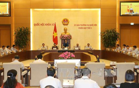 国会常委会向第十四届国会第2次会议筹备工作提供意见