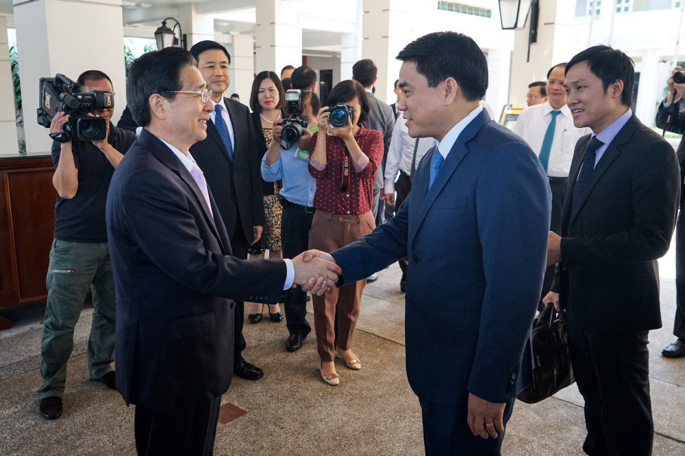 河内市人民委员会主席阮德钟会见中国公安部部长