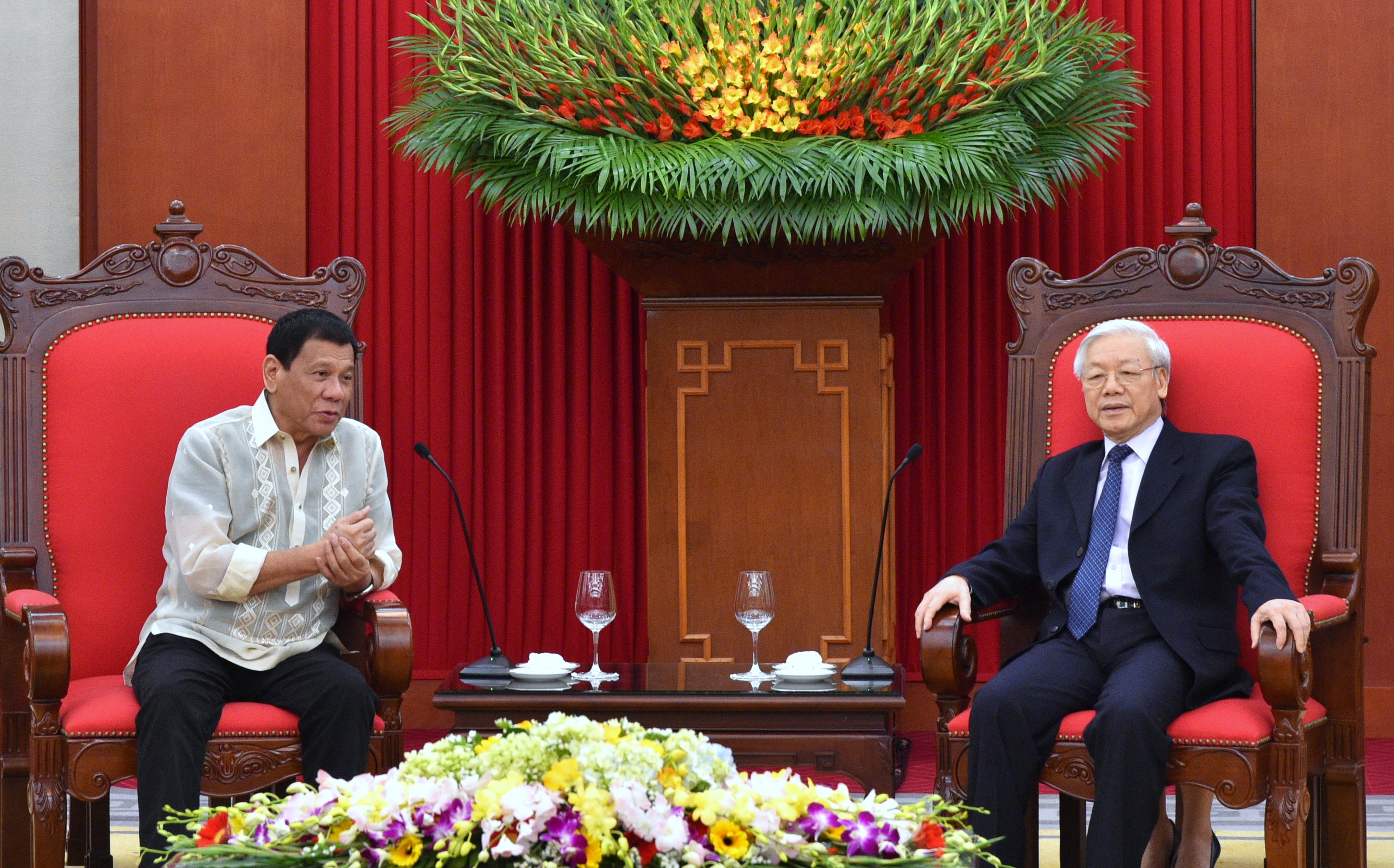 越共中央总书记阮富仲会见菲律宾总统杜特尔特