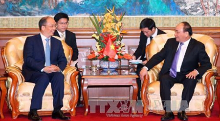 阮春福总理分别会见中国一流银行及集团代表