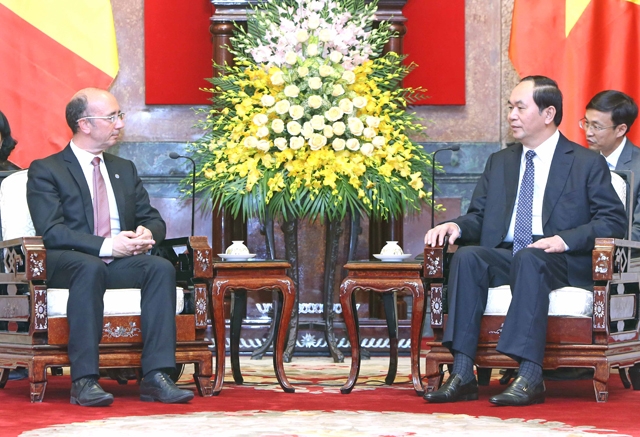 国家主席陈大光会见比利时瓦隆大区及法语区联邦首席大臣鲁迪•德莫特