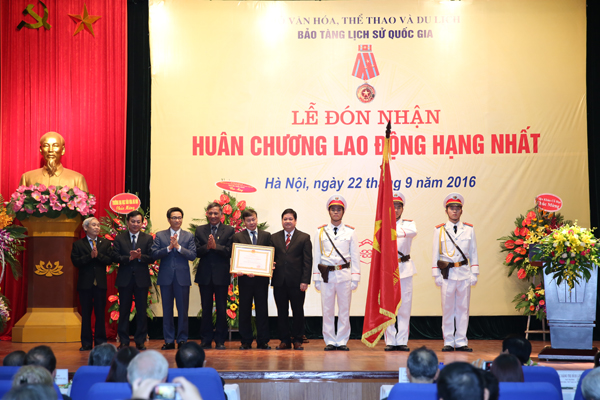 越南国家历史博物馆荣获一等劳动勋章