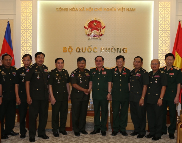 越南和柬埔寨军队企业加强合作