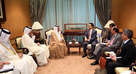 政府副总理武德儋分别会见斯里兰卡总统和卡塔尔副首相