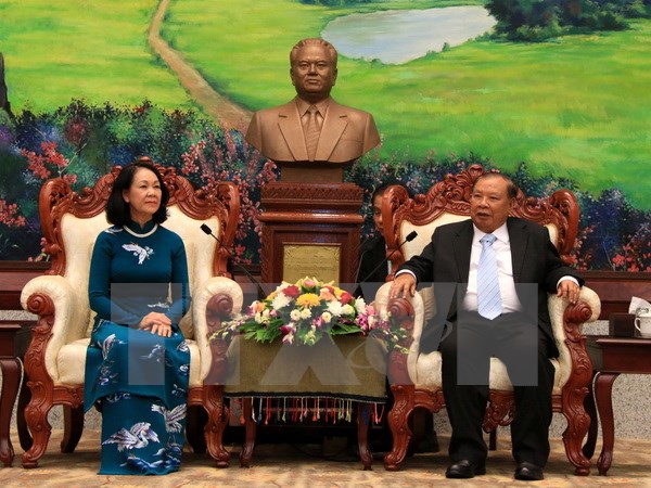 老挝人民革命党中央总书记、老挝国家主席本扬•沃拉吉会见越南共产党高级代表团