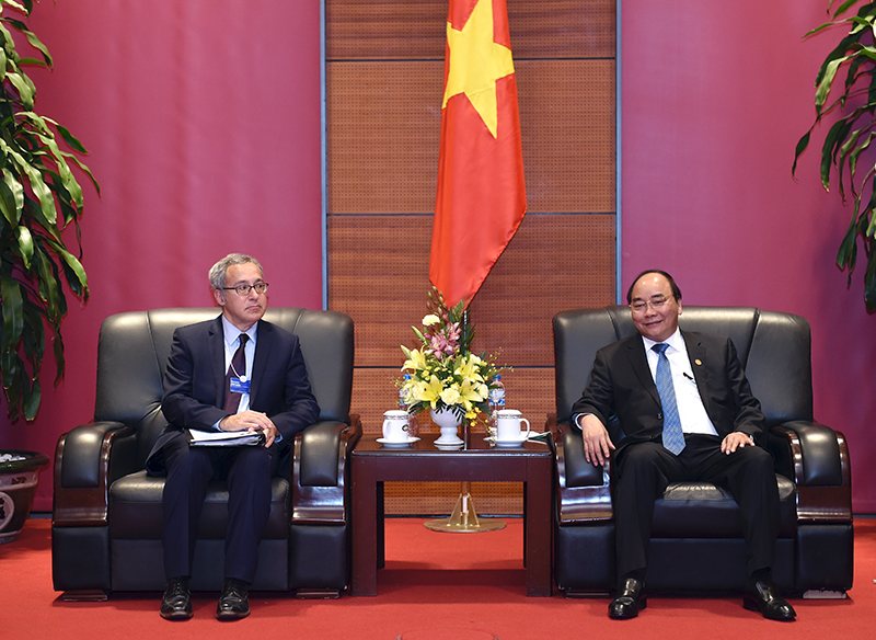 政府总理阮春福会见世界经济论坛管理委员会成员、全球议程中心总监理查德•萨曼斯