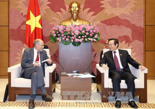 国会副主席冯国显接见欧洲自由贸易联盟成员国议员代表团