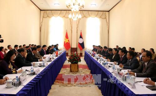 政府副总理郑廷勇会见老挝领导人