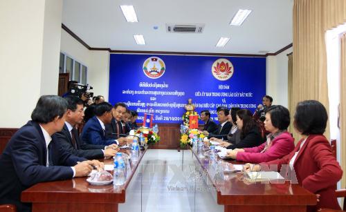 越共中央民运部领导同老挝建国阵线领导举行工作会议