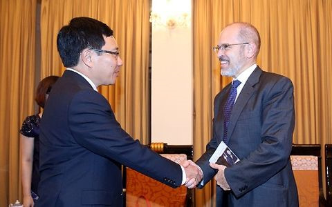 政府副总理范平明会见BCIU总裁提察恩斯基