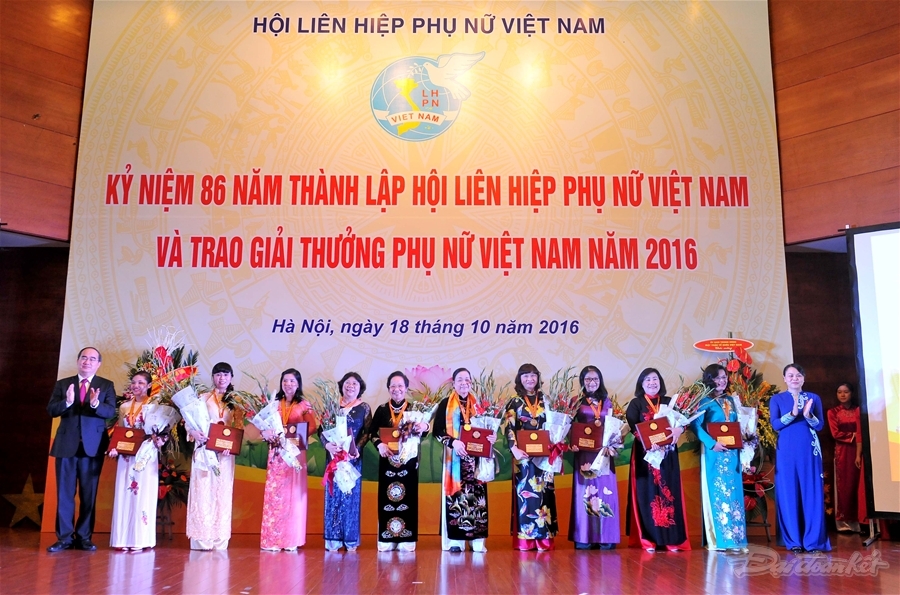 庆祝10 20越南妇女节的各项活动举行