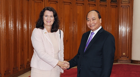 越南政府总理阮春福会见瑞典欧盟与贸易事务大臣安•林德