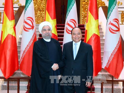 阮春福总理会见伊朗总统哈桑•鲁哈尼