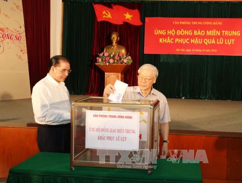全国人民心系中部灾民