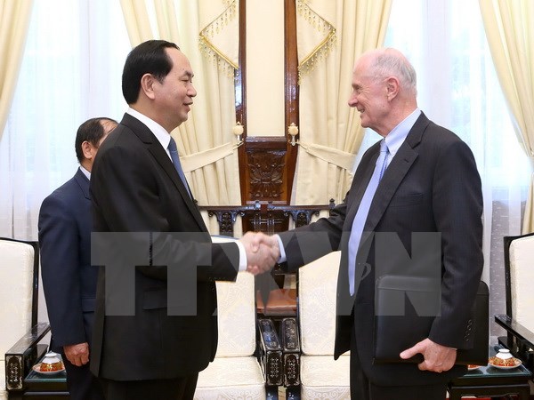 国家主席陈大光会见美国布朗大学教授