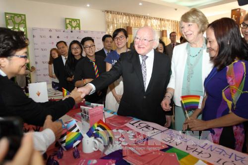 爱尔兰总统迈克尔•希金斯圆满结束对越南的国事访问