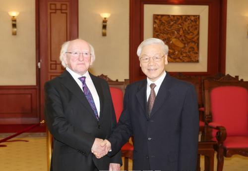 越共中央总书记阮富仲会见爱尔兰总统迈克尔•希金斯