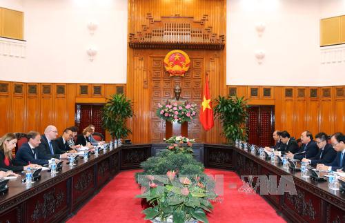 政府总理阮春福会见欧盟委员会委员菲尔•霍根