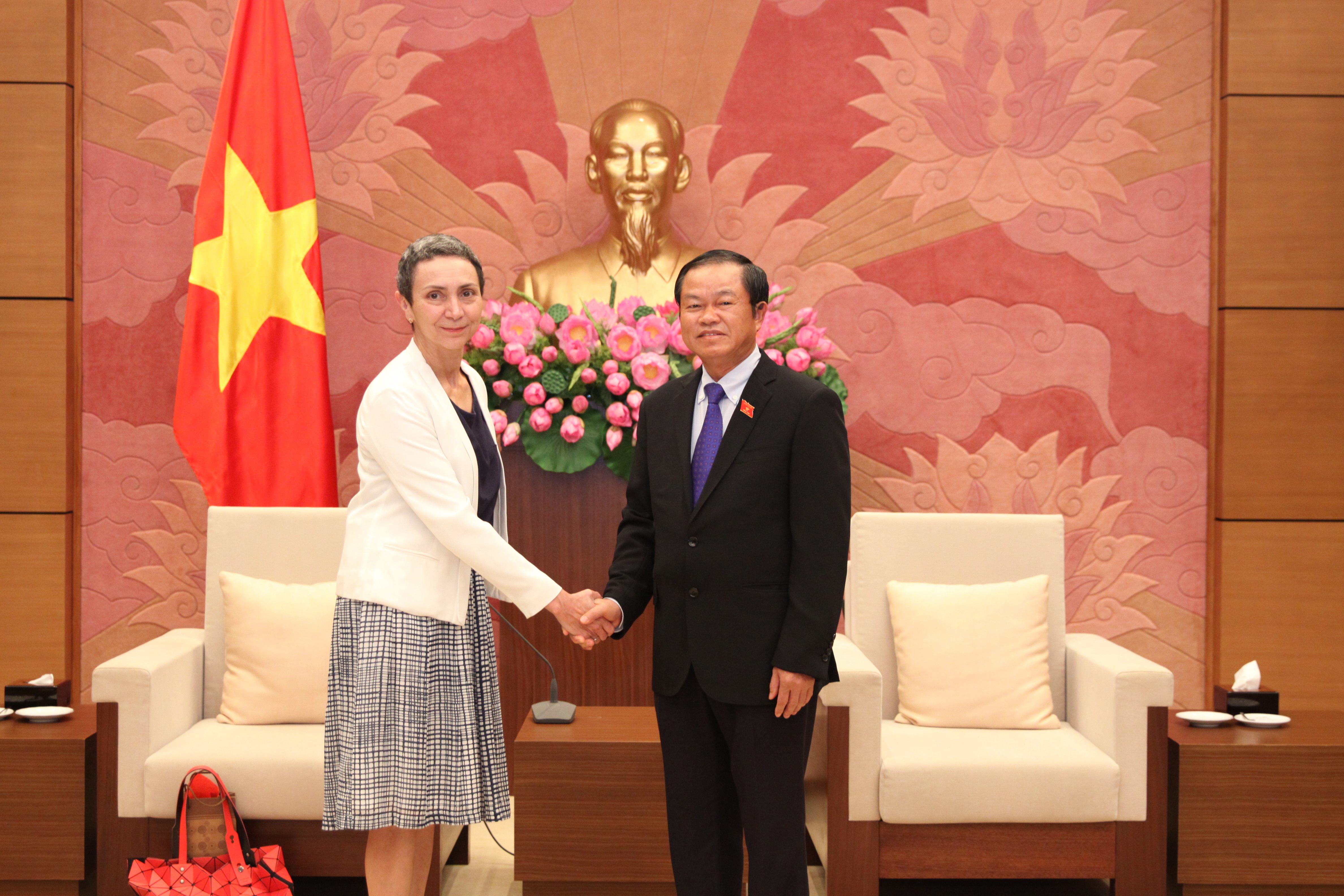 国会副主席杜伯巳会见墨西哥驻越南大使