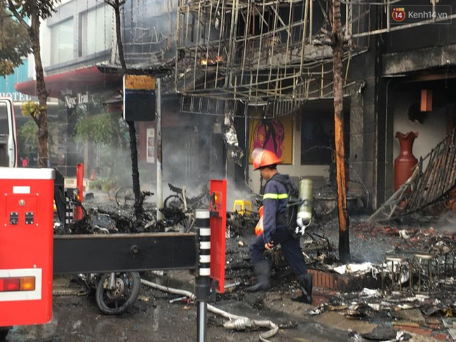 政府总理指导有关部门彻查河内陈太宗街卡拉OK馆起火原因