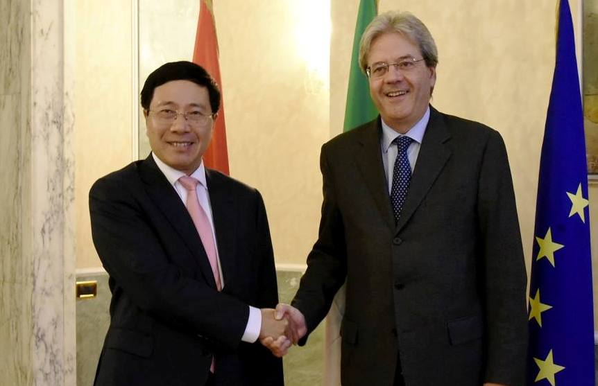 政府副总理兼外交部长范平明与意大利外长举行会谈